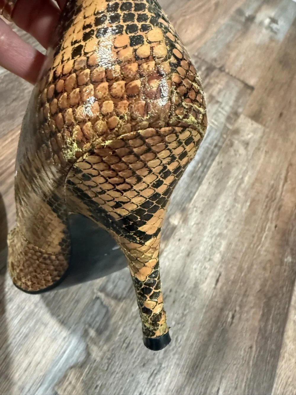 GUESS by Marciano Women’s Snakeskin Peep Toe Heels Size 9.5